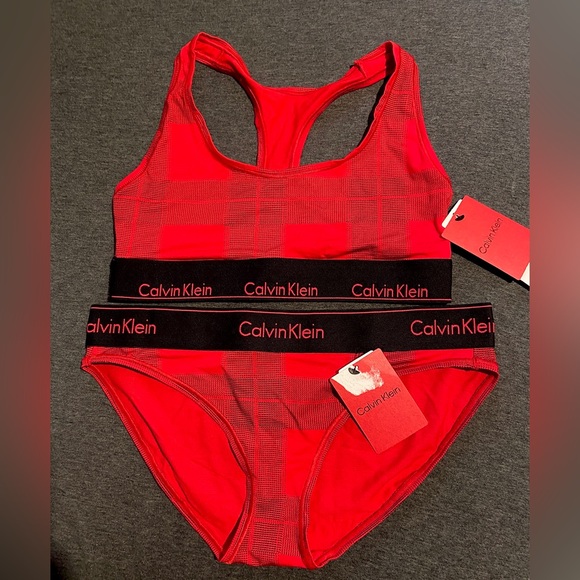 Calvin Klein Modern Cotton Unlined Bralette and Underwear Set Size: Medium - Picture 10 of 11